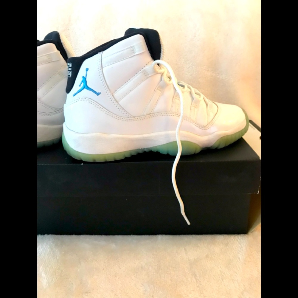 Air Jordan 11 Retro BG Size 6 Babyblue Women